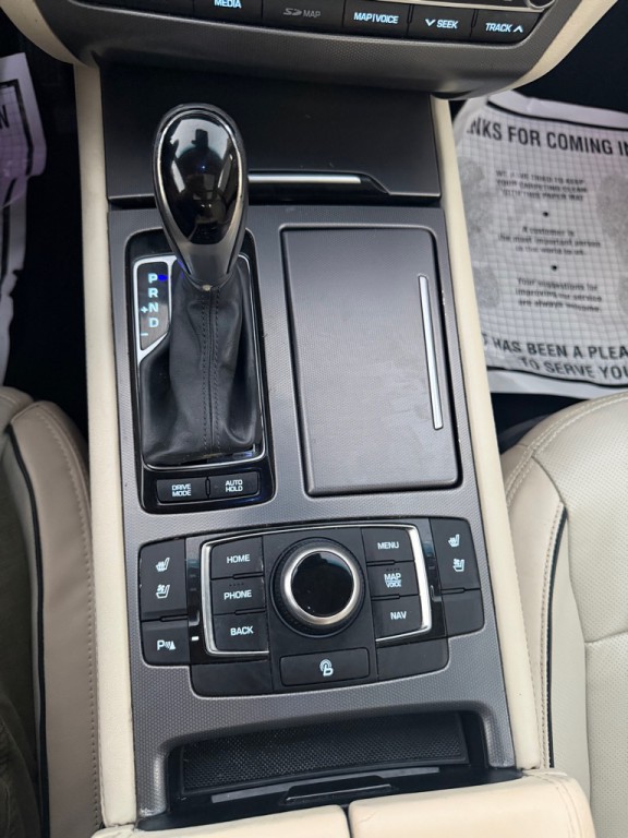 2016 Hyundai Genesis Image 22
