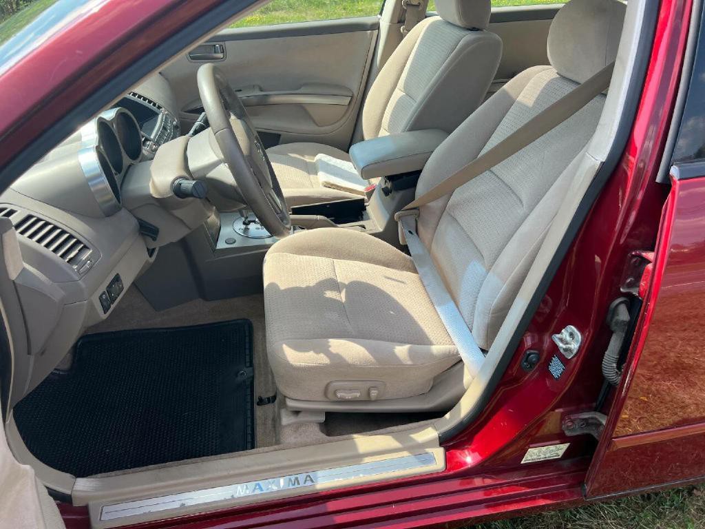 2004 Nissan Maxima Image 10