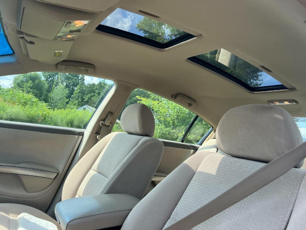 2004 Nissan Maxima Image 11