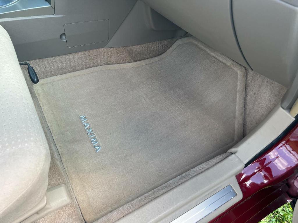 2004 Nissan Maxima Image 17