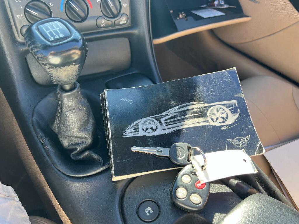 1999 Chevrolet Corvette Image 25