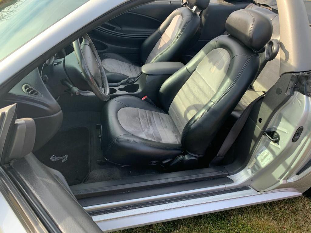 2001 Ford Mustang Image 13