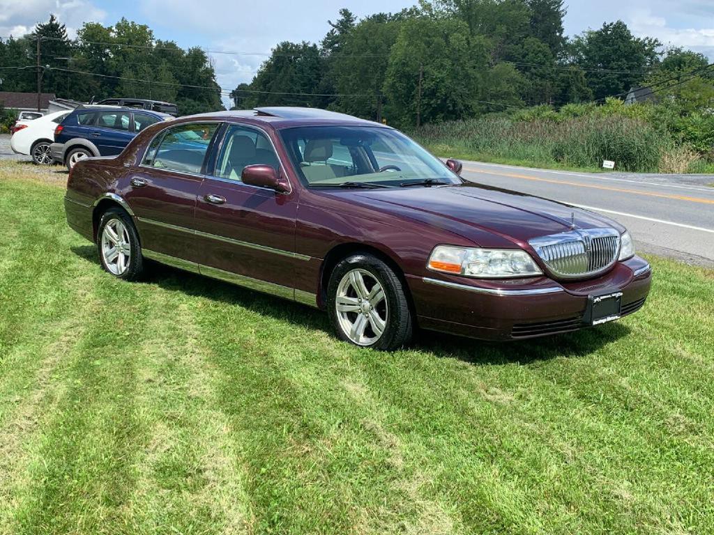 2006 Lincoln Town Car Image 1