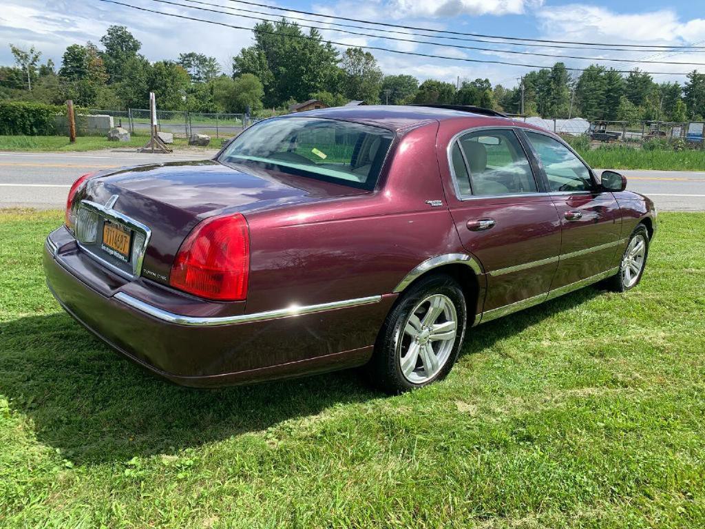 2006 Lincoln Town Car Image 8