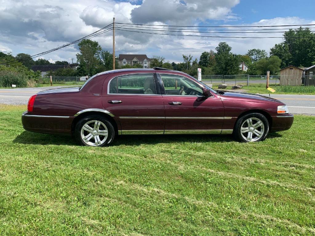 2006 Lincoln Town Car Image 9