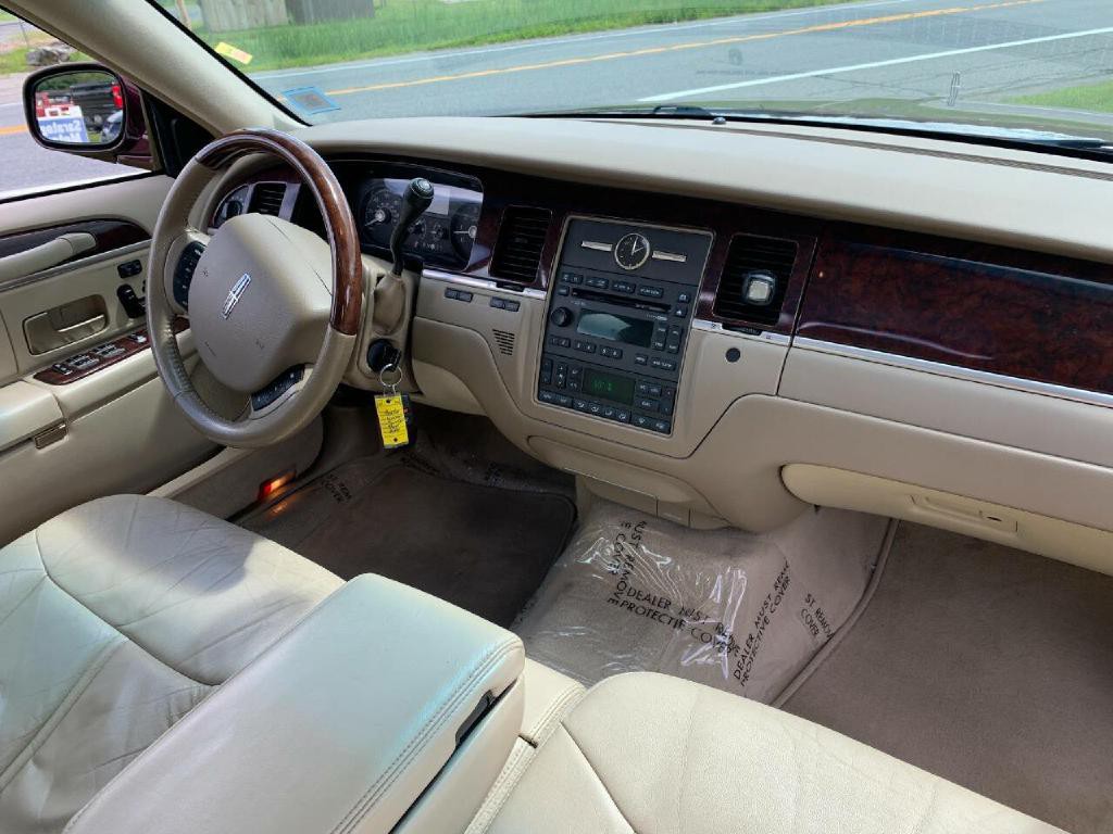 2006 Lincoln Town Car Image 11
