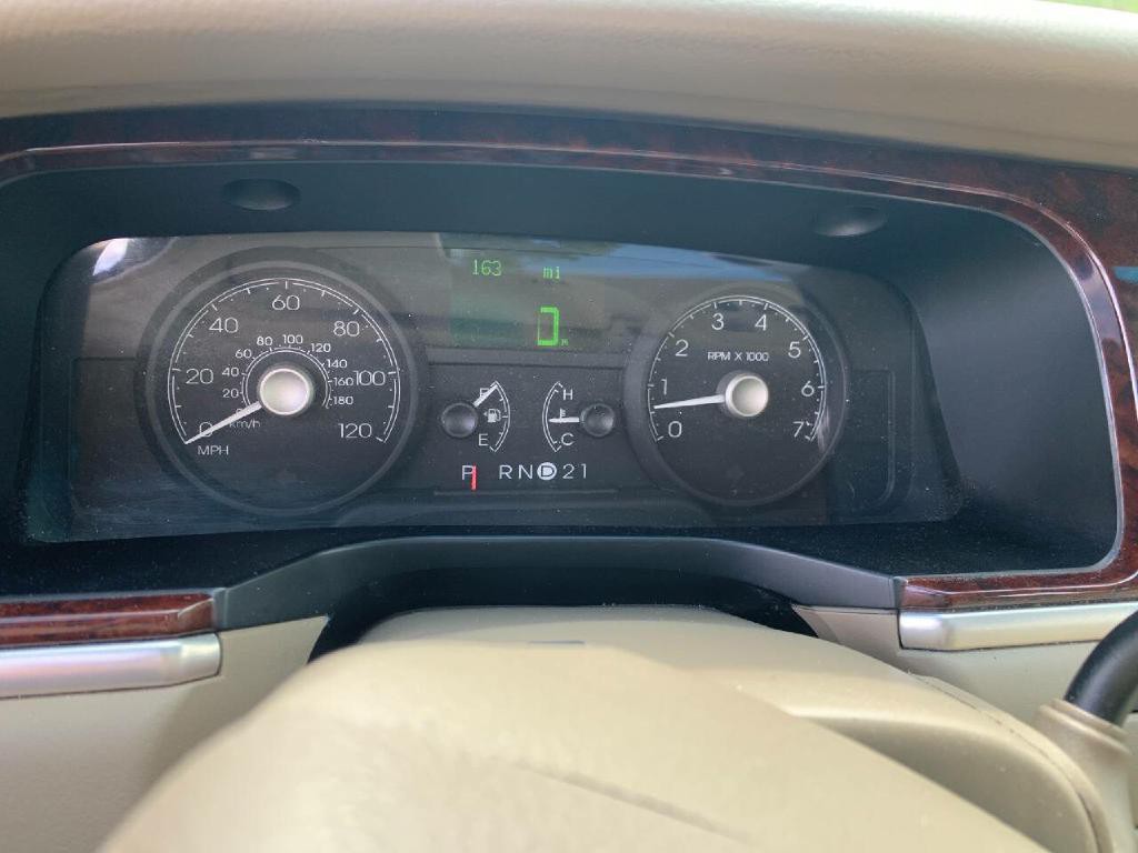 2006 Lincoln Town Car Image 12