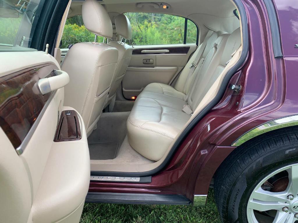 2006 Lincoln Town Car Image 16