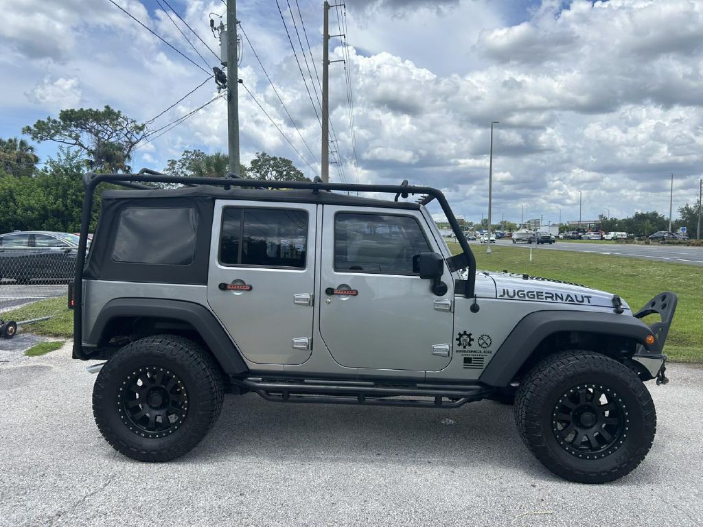 2013 Jeep Wrangler Unlimited Image 2