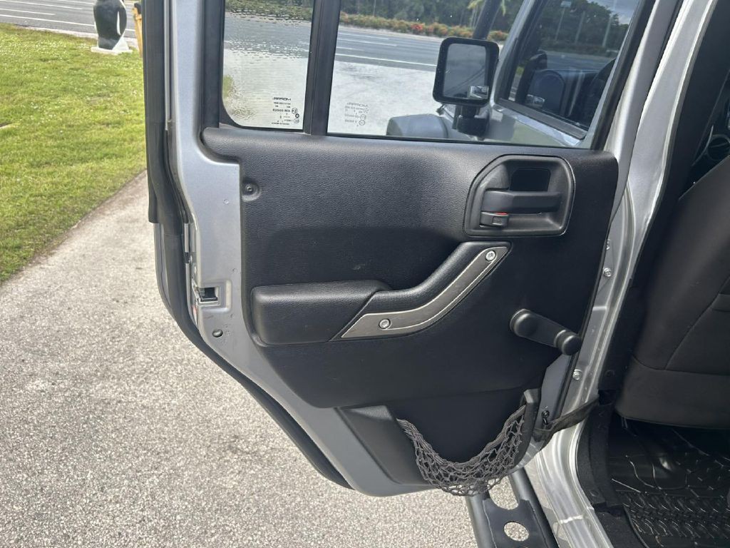 2013 Jeep Wrangler Unlimited Image 11