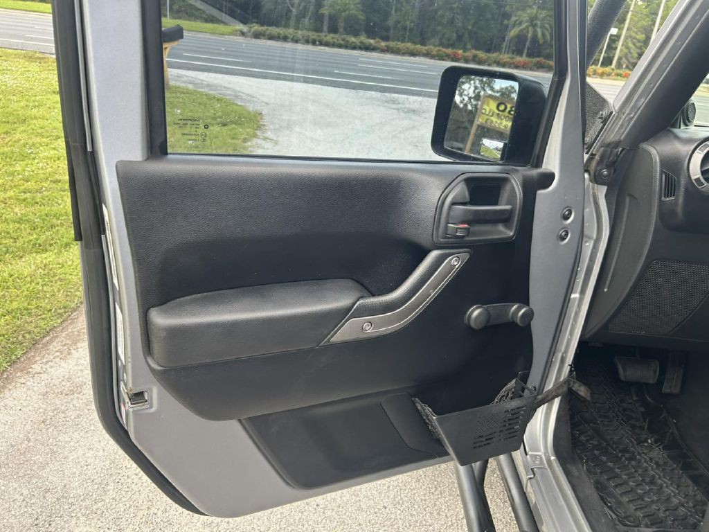 2013 Jeep Wrangler Unlimited Image 14