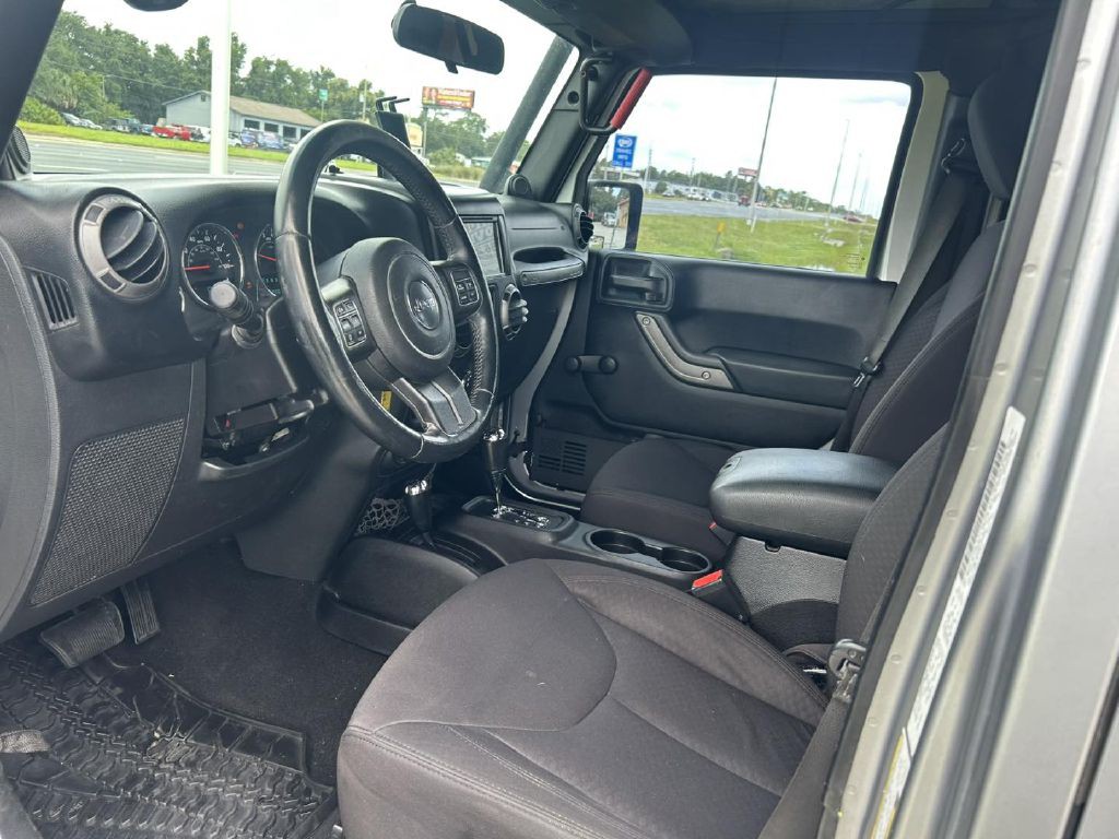 2013 Jeep Wrangler Unlimited Image 15