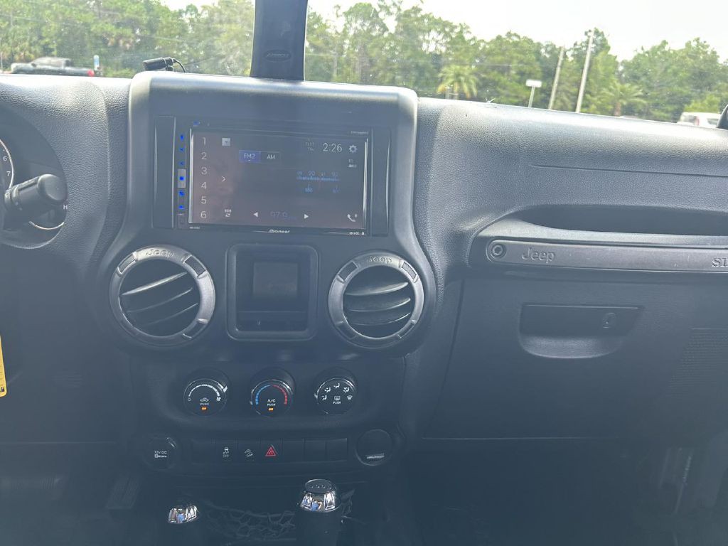 2013 Jeep Wrangler Unlimited Image 16