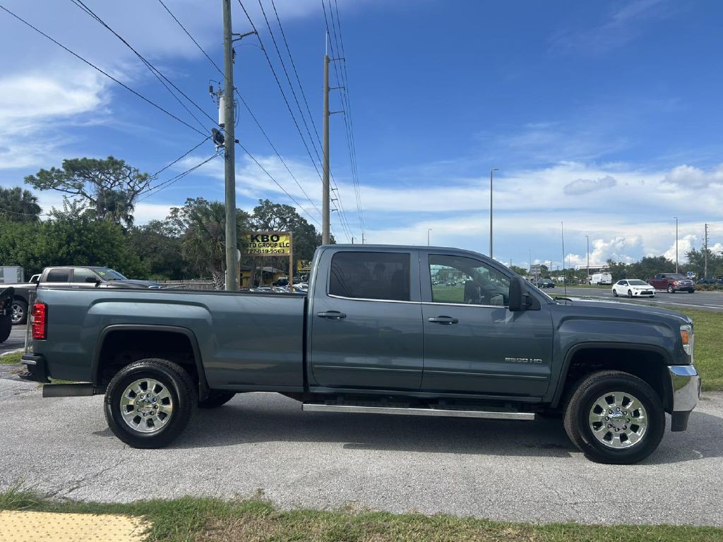2015 GMC Sierra Image 2
