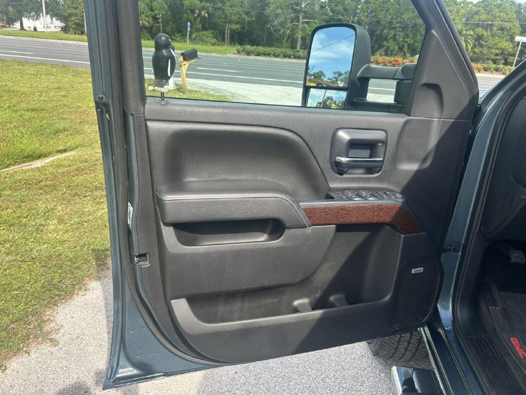 2015 GMC Sierra Image 16