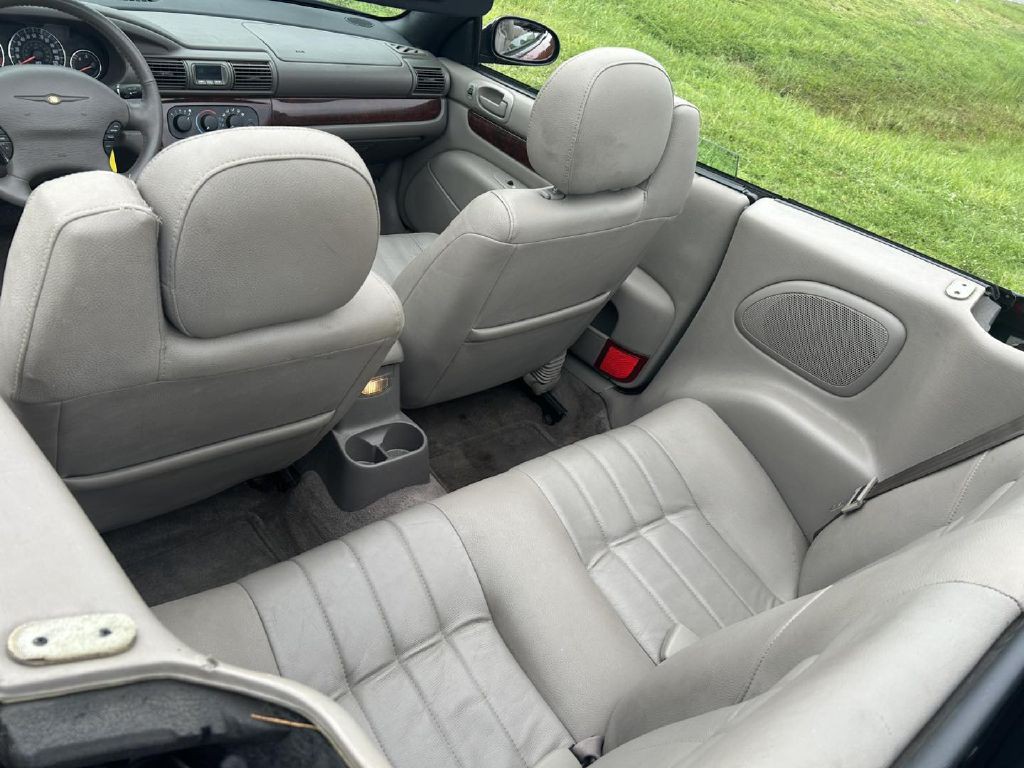 2001 Chrysler Sebring Image 11