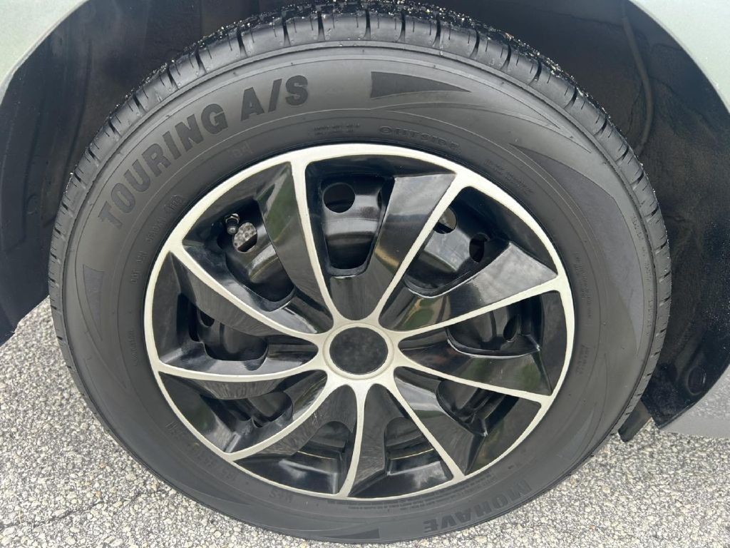 2018 Hyundai Accent Image 9