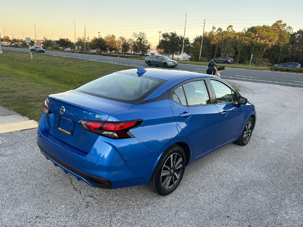 2021 Nissan Versa Image 3