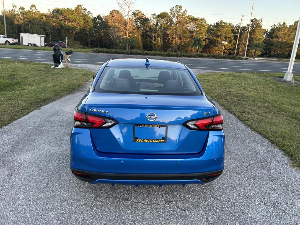 2021 Nissan Versa Image 4