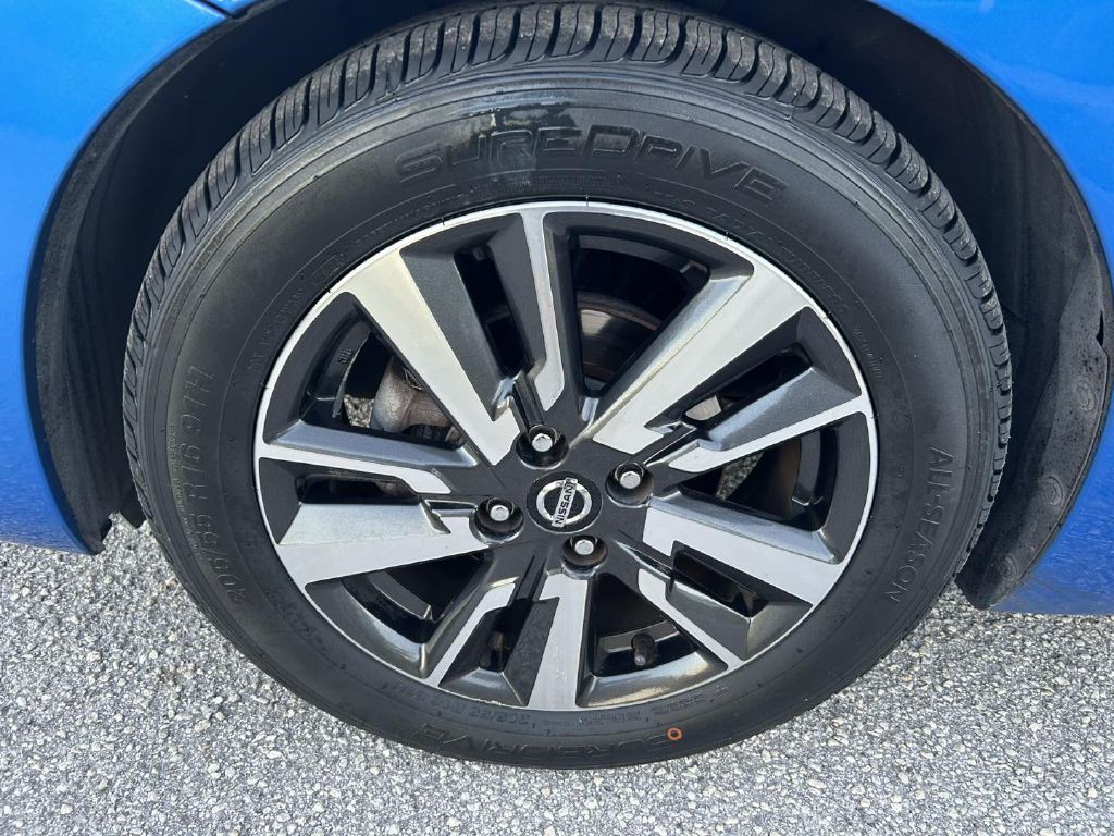 2021 Nissan Versa Image 9