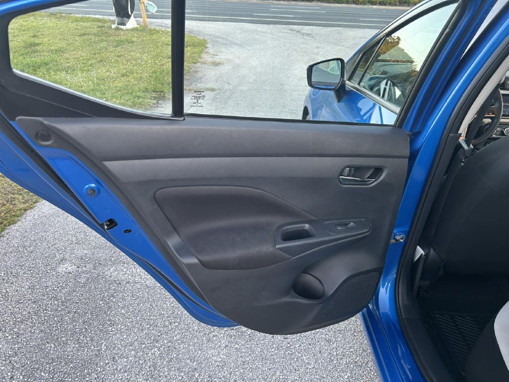 2021 Nissan Versa Image 12