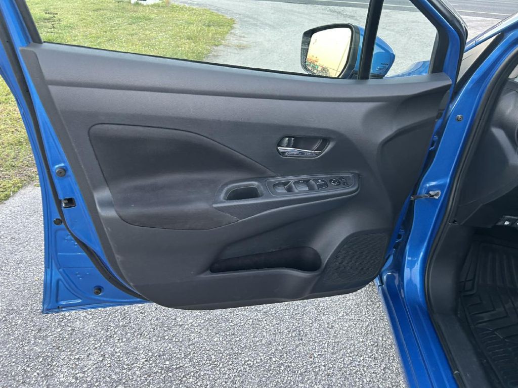 2021 Nissan Versa Image 15