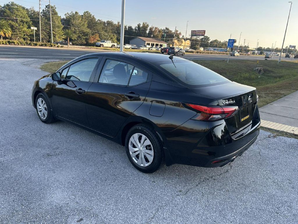 2022 Nissan Versa Image 5