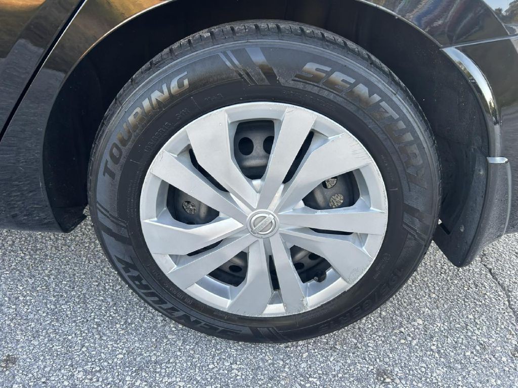 2022 Nissan Versa Image 9