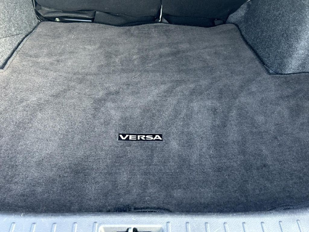 2022 Nissan Versa Image 11