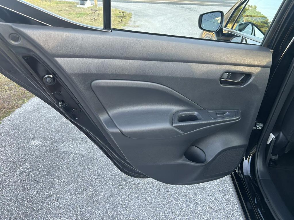 2022 Nissan Versa Image 12