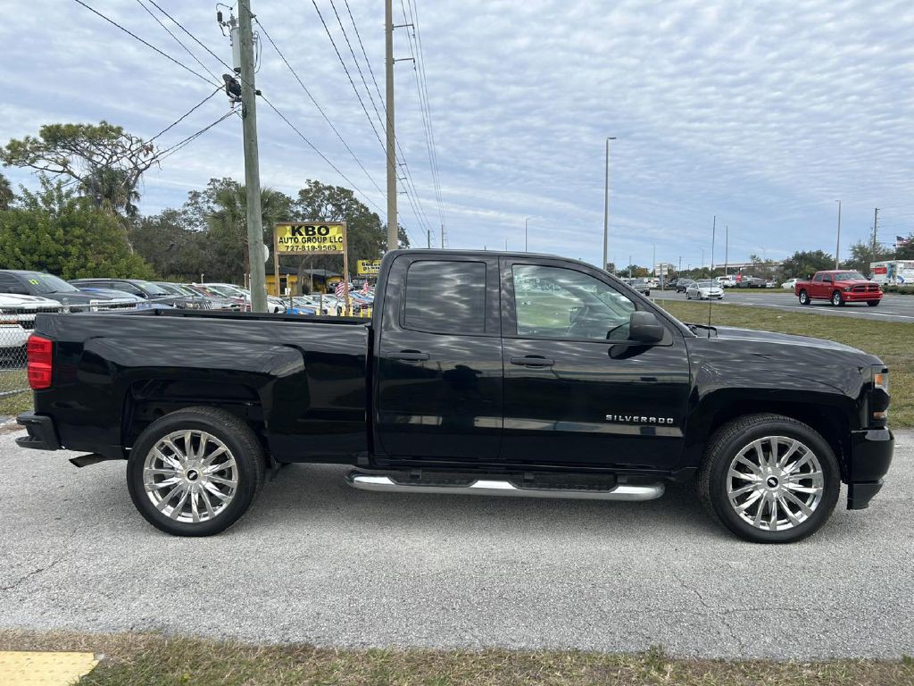 2018 Chevrolet Silverado 1500 Image 2
