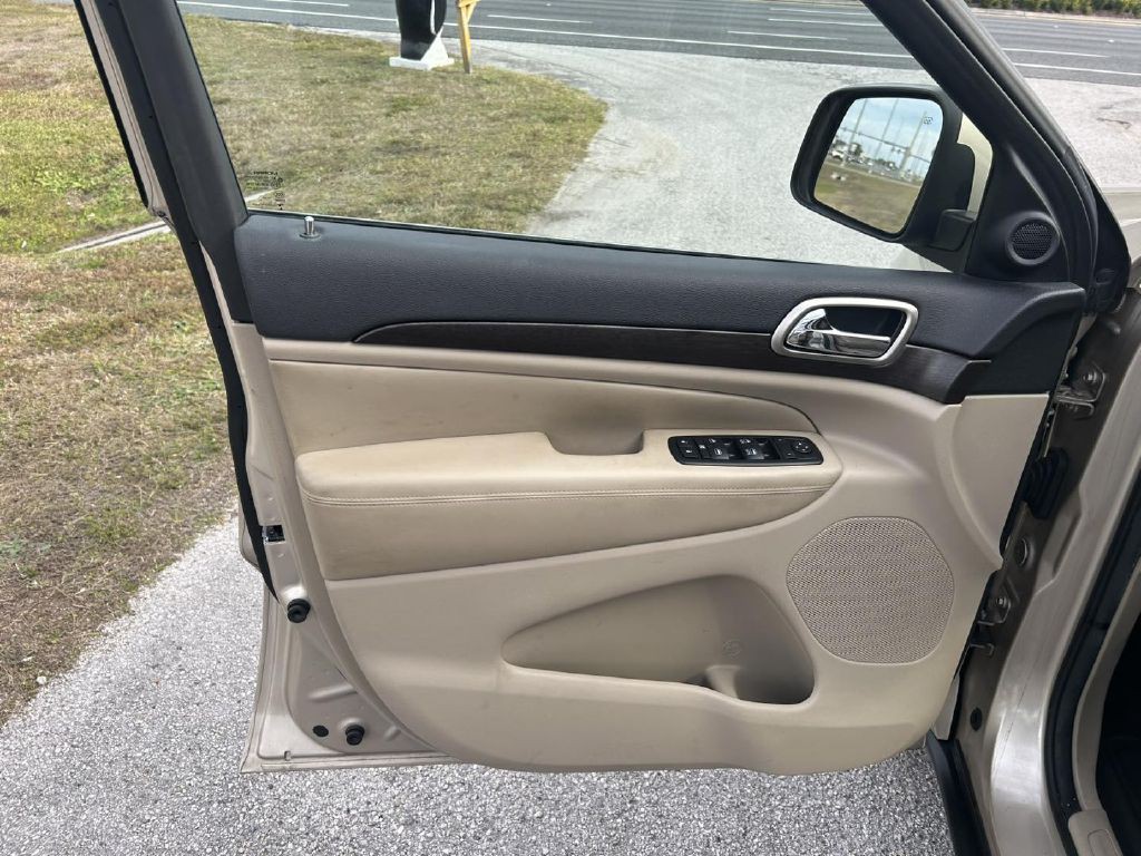 2014 Jeep Grand Cherokee Image 16