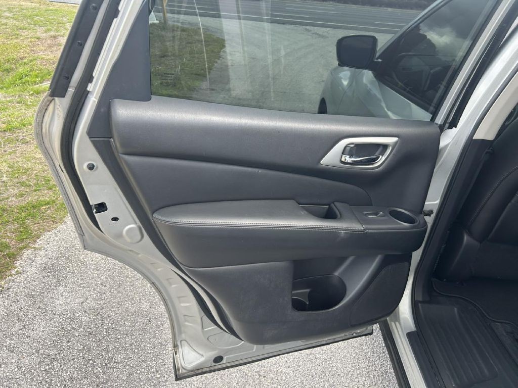 2017 Nissan Pathfinder Image 14