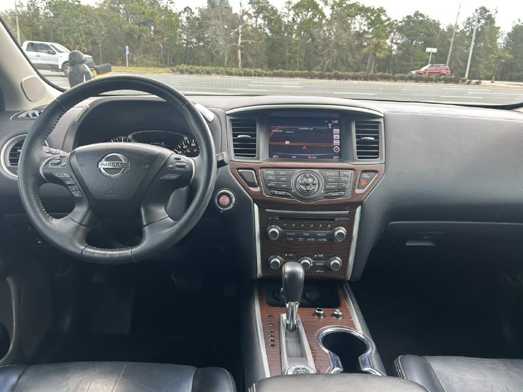 2017 Nissan Pathfinder Image 16