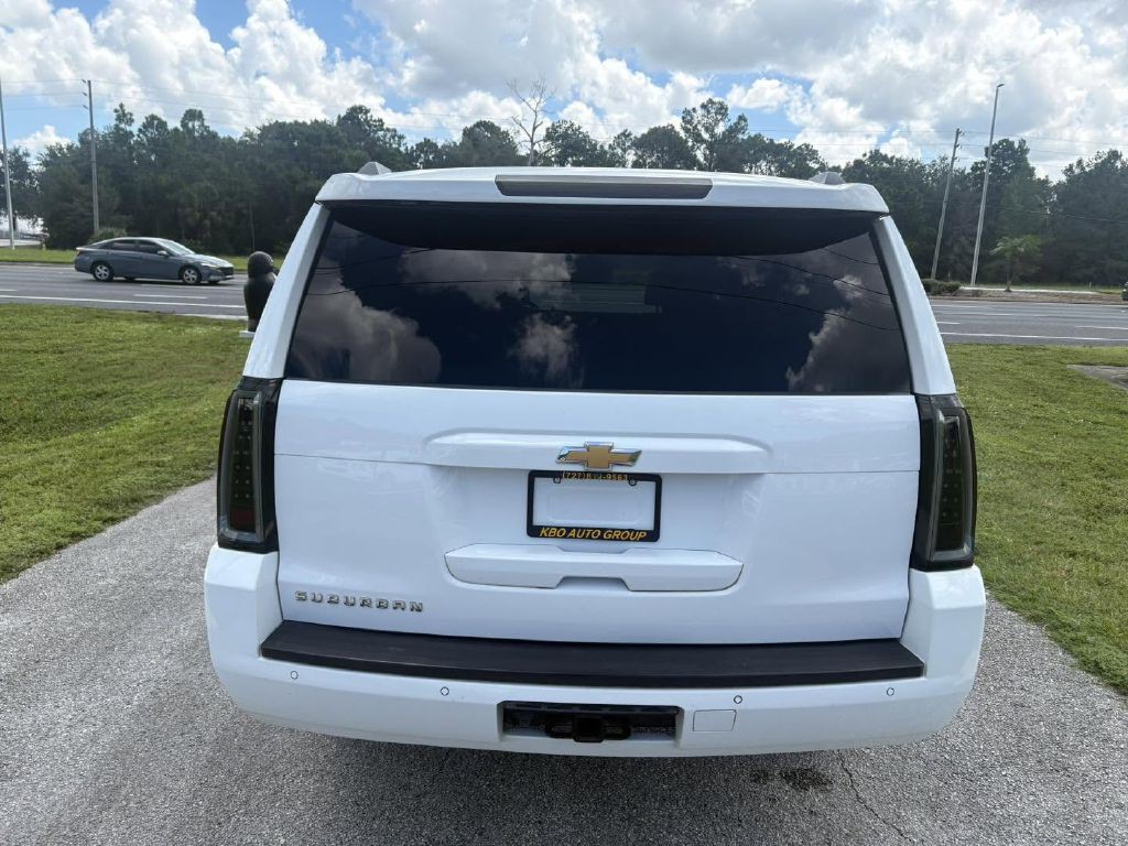 2017 Chevrolet Suburban Image 5