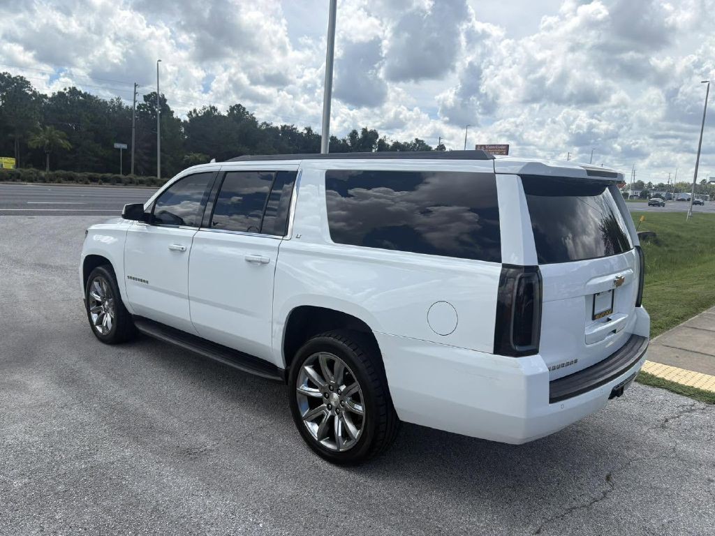 2017 Chevrolet Suburban Image 6
