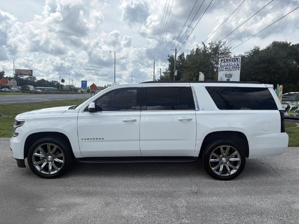 2017 Chevrolet Suburban Image 7