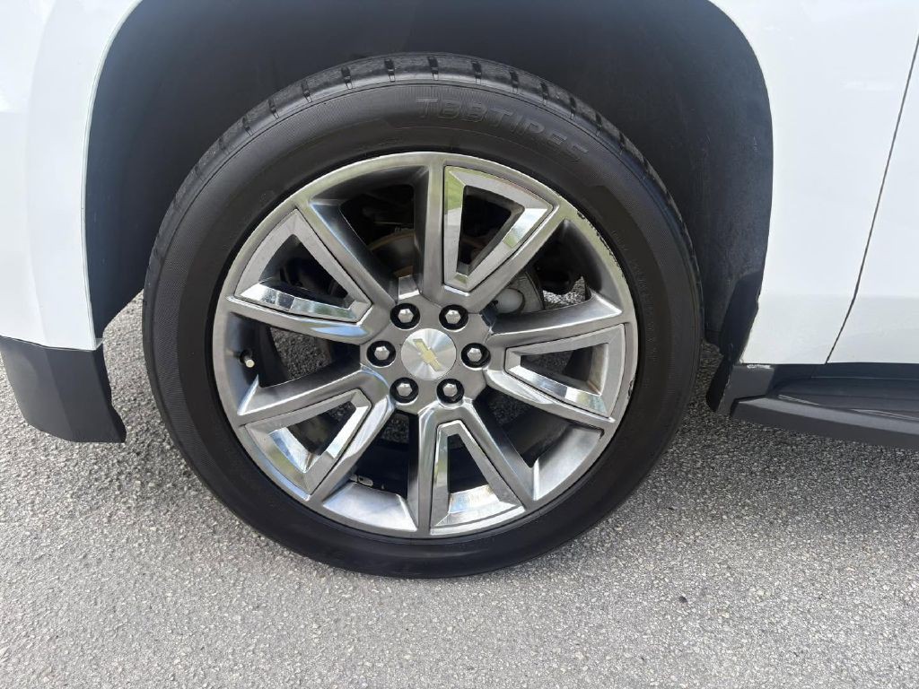 2017 Chevrolet Suburban Image 10
