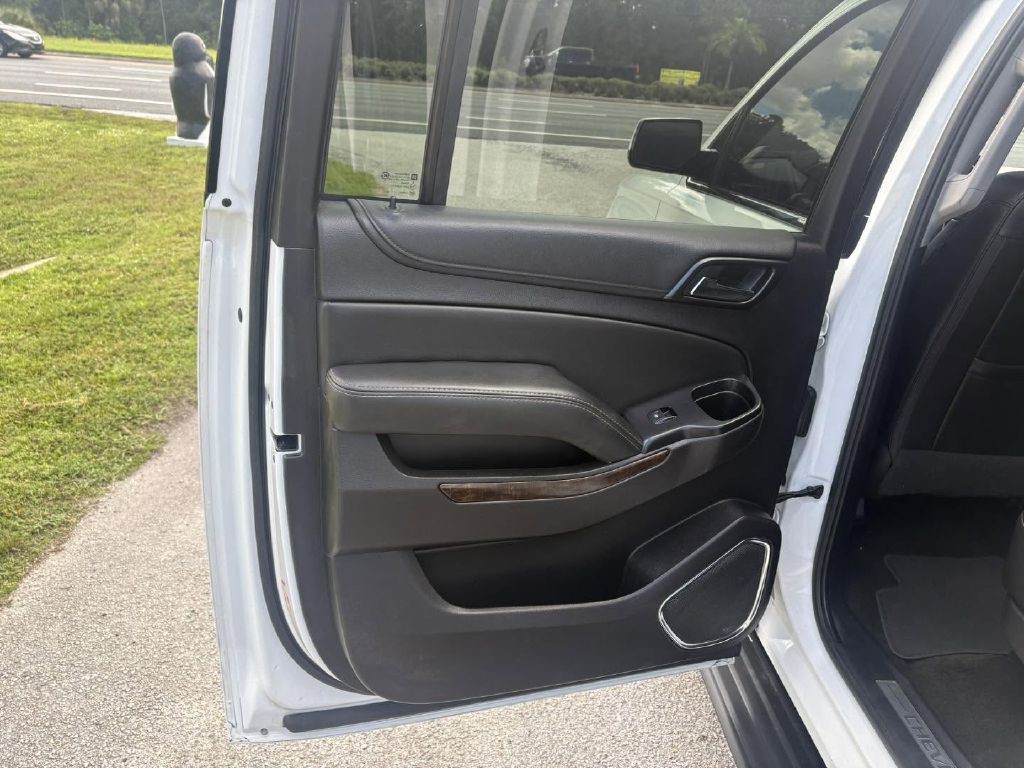 2017 Chevrolet Suburban Image 14