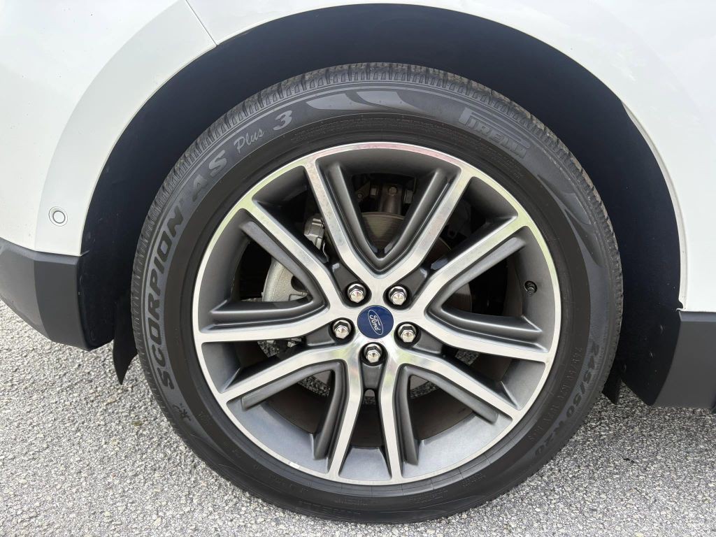 2020 Ford Edge Image 10