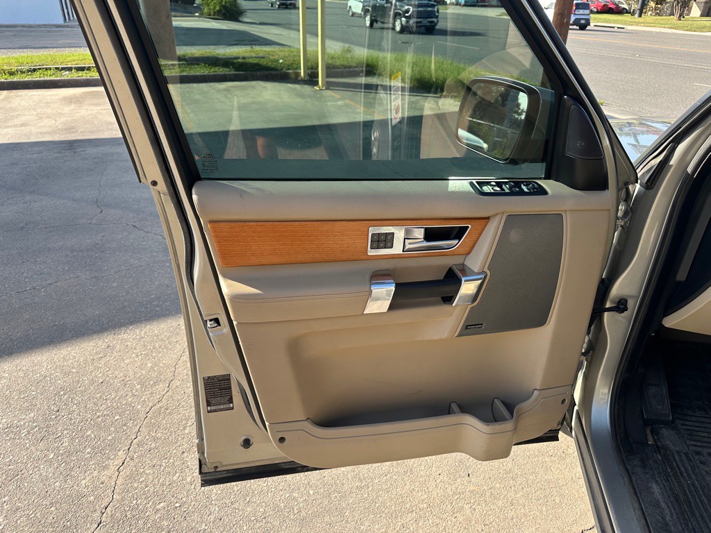 2012 Land Rover LR4 Image 7