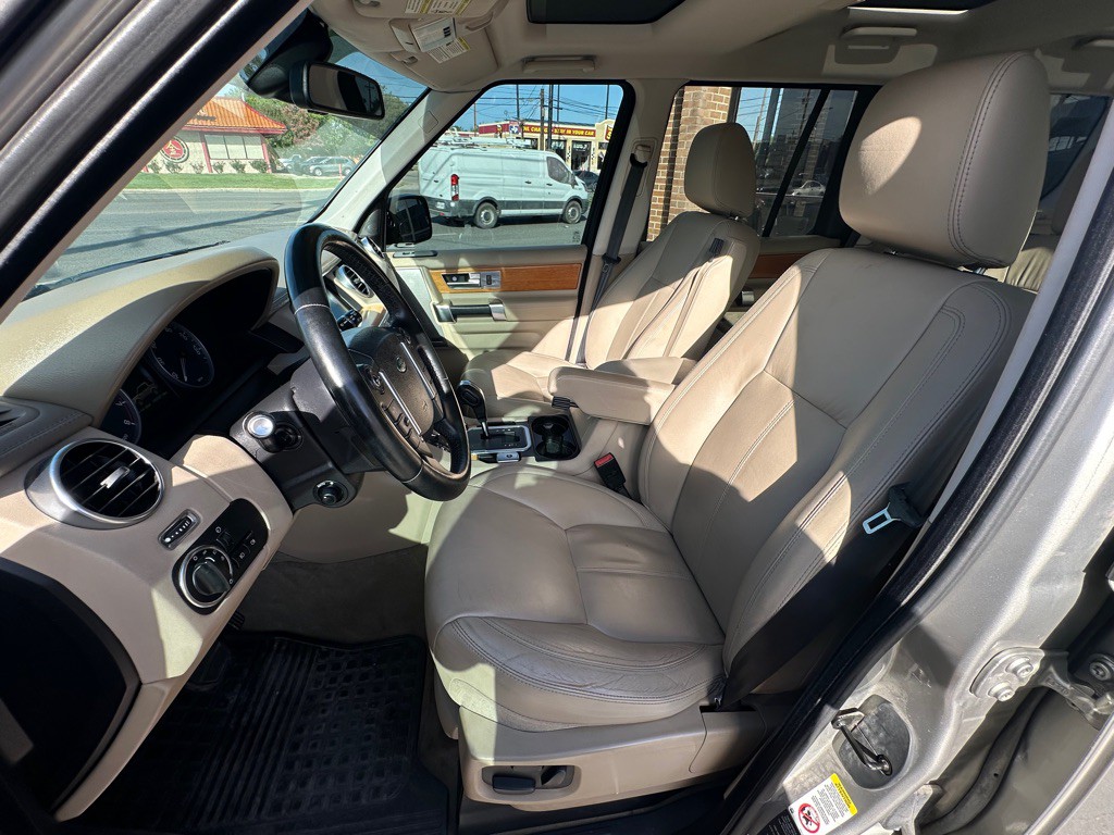 2012 Land Rover LR4 Image 8
