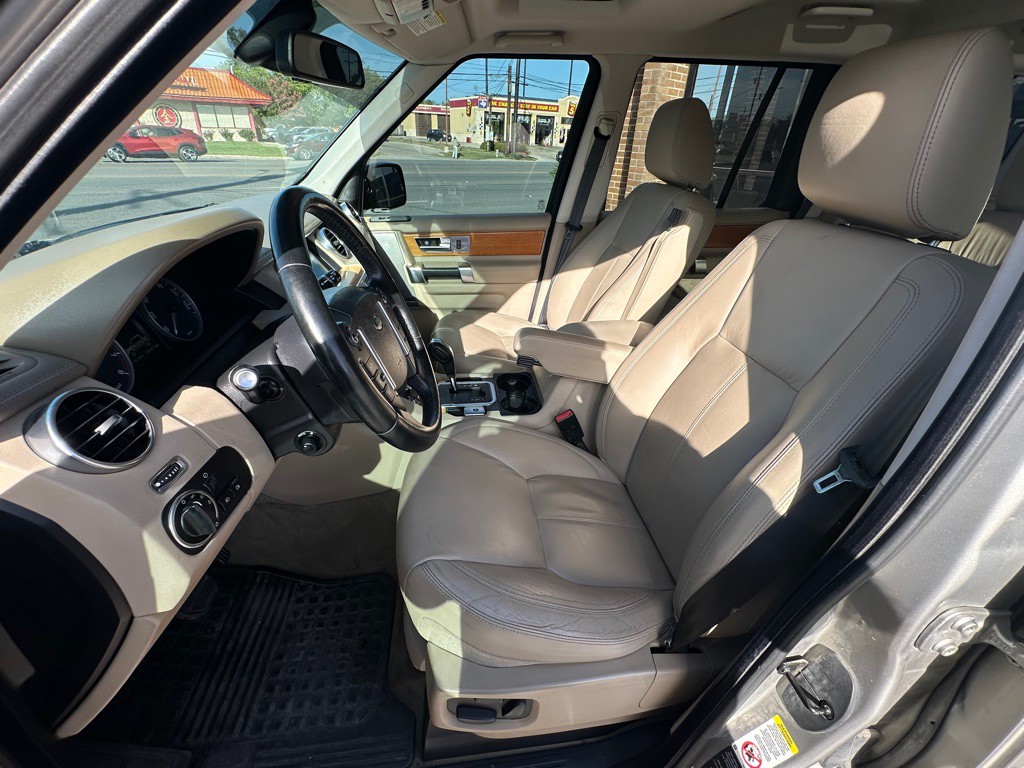 2012 Land Rover LR4 Image 9