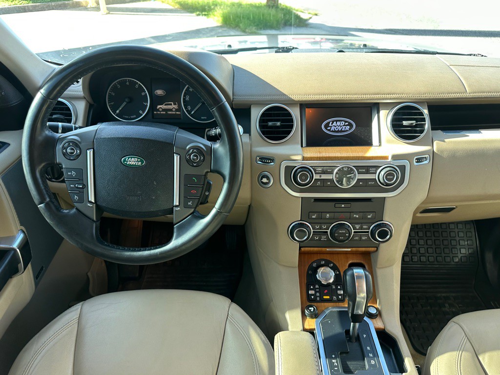 2012 Land Rover LR4 Image 15