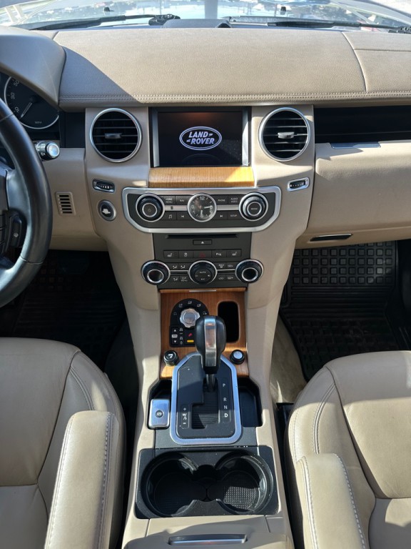 2012 Land Rover LR4 Image 16