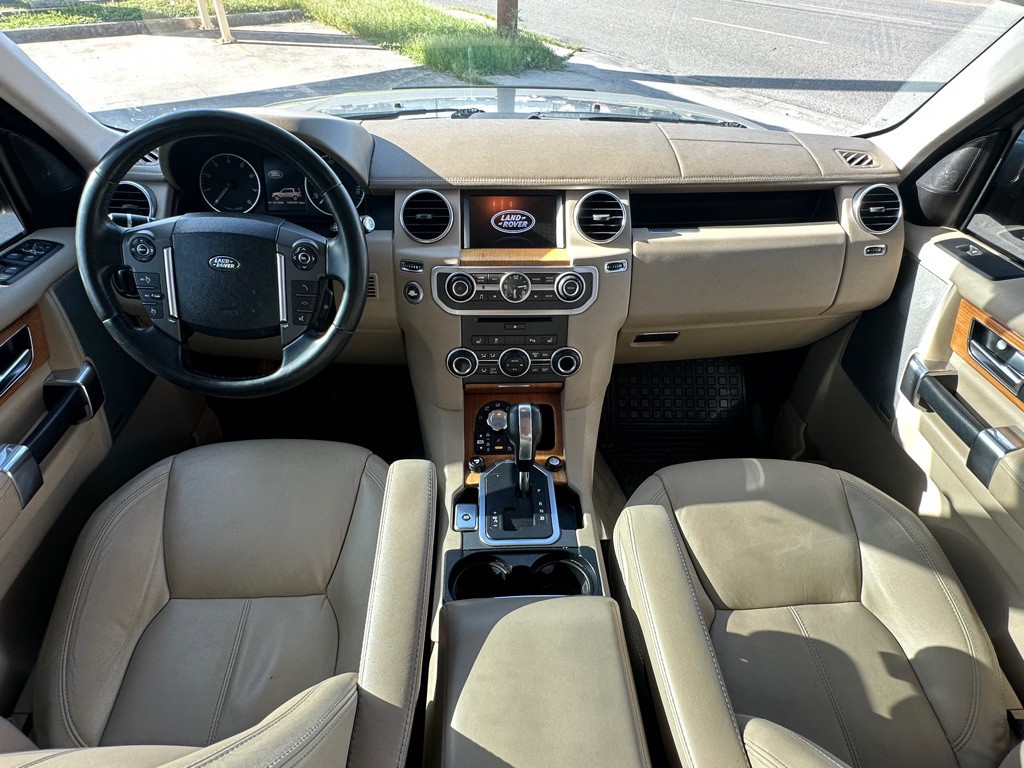 2012 Land Rover LR4 Image 17