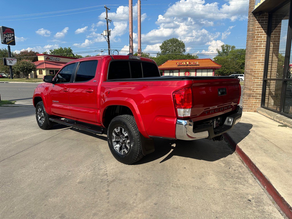 2017 Toyota Tacoma Image 3