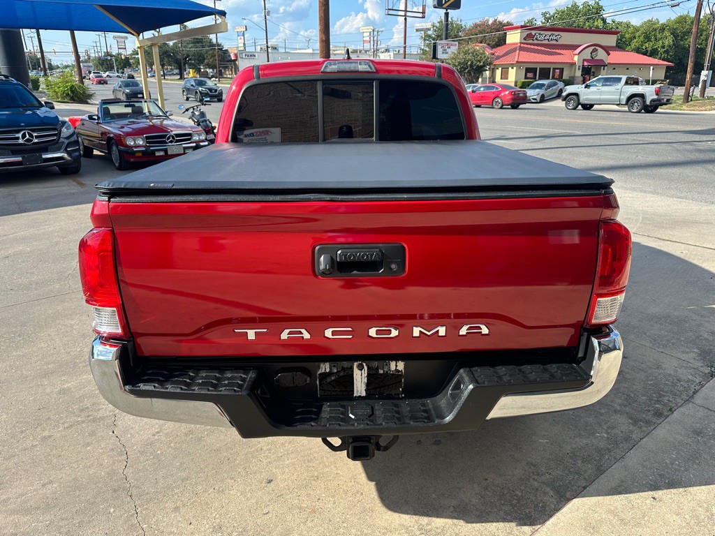 2017 Toyota Tacoma Image 4