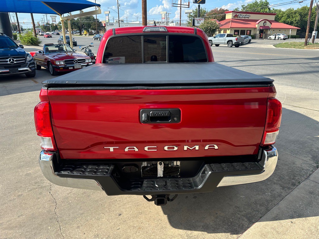 2017 Toyota Tacoma Image 5