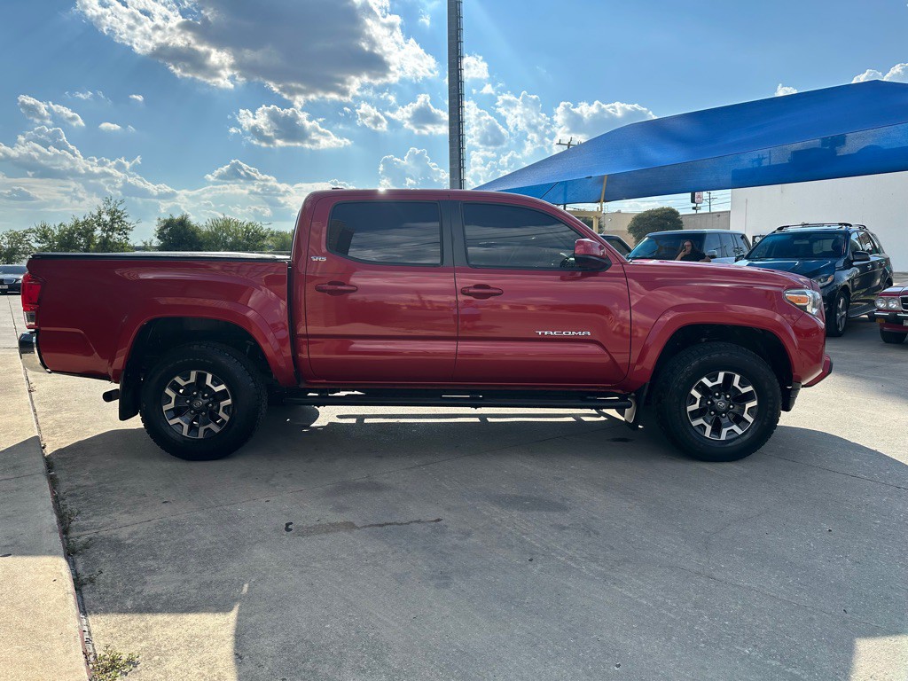 2017 Toyota Tacoma Image 6